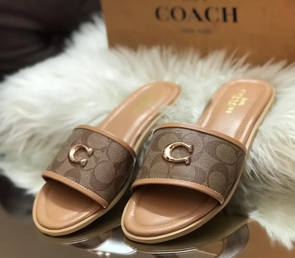 ✨ New Arrivals – Coach Slippers ✨ (Cofee Brown)